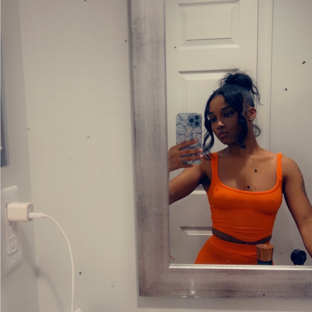 Meet your Posher, Techania